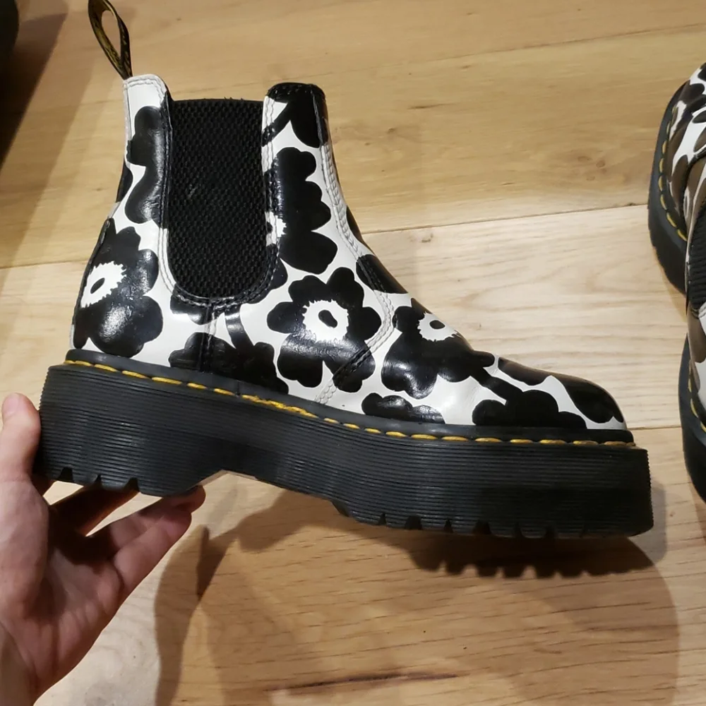 Floral handpainted Dr Martens boots - Picture 10 of 12